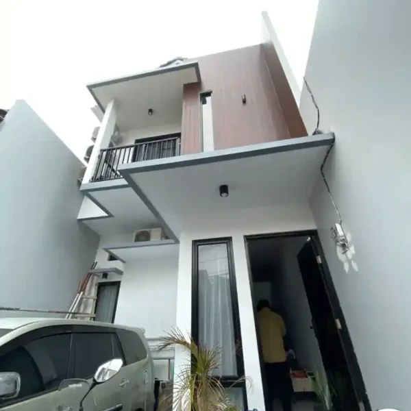 dokumen kontrak konstruksi dengan kalkulator pajak di meja kerja 6a8c296622b72