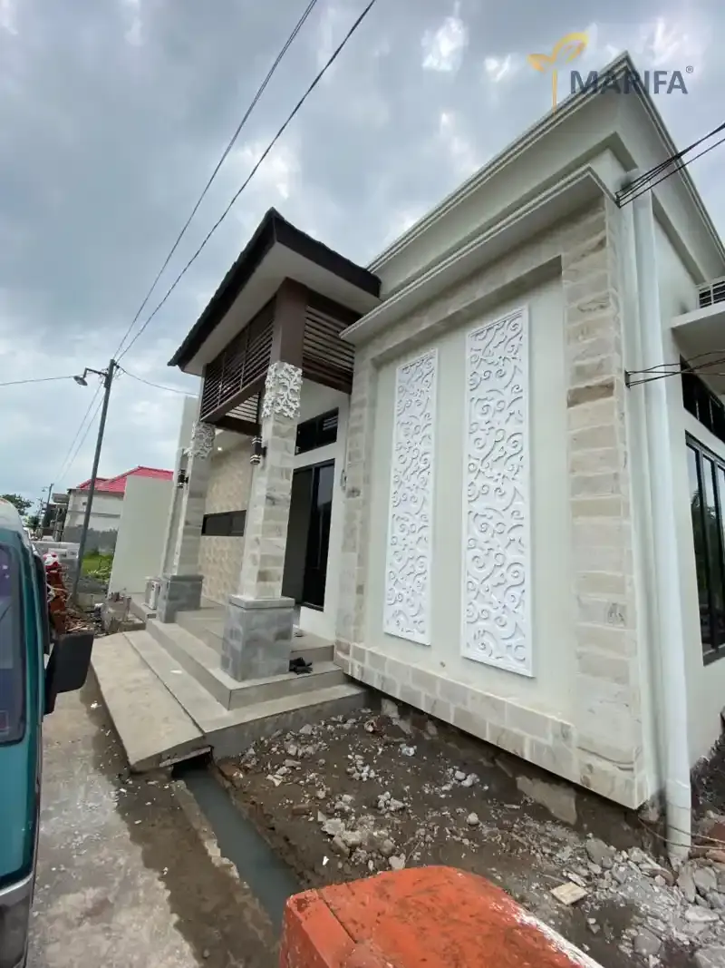 kalkulator dan denah rumah untuk menghitung estimasi biaya bangun rumah 2026
