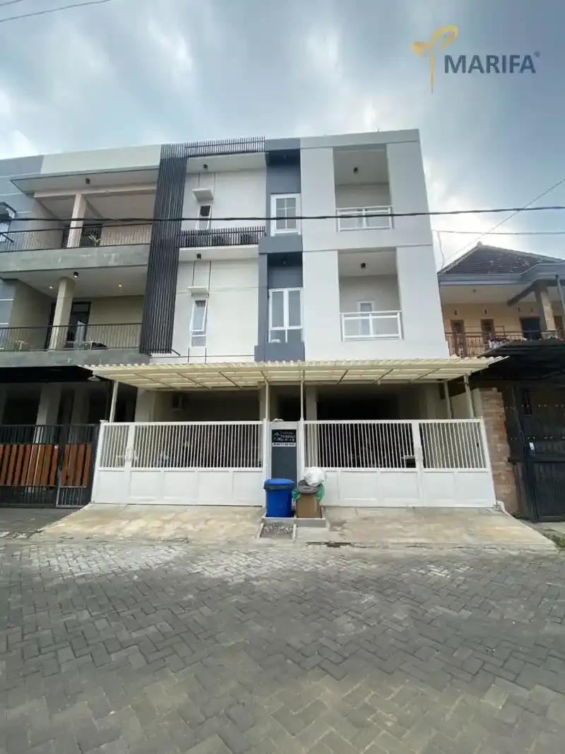 konsultasi klien dengan kontraktor membahas RAB dan desain rumah