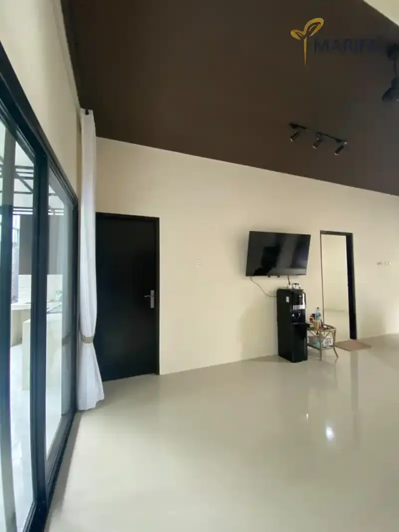 proses renovasi rumah oleh tim profesional