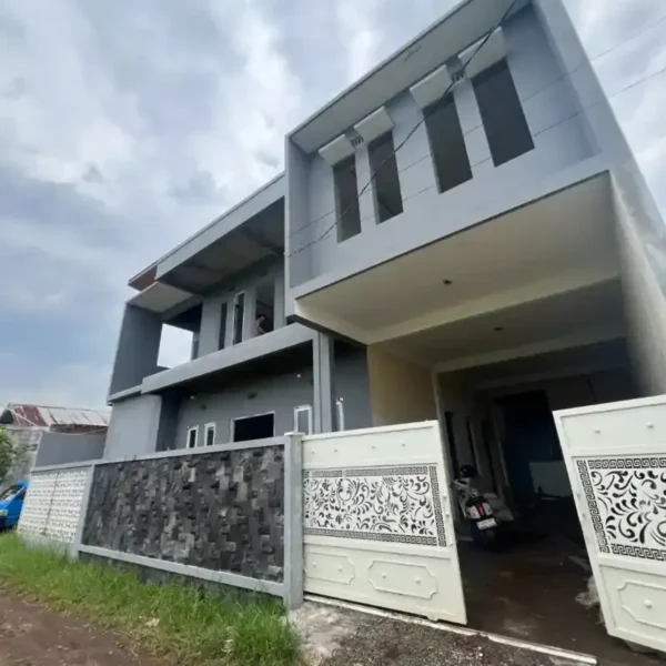 proyek pembangunan rumah oleh kontraktor profesional dengan pekerja dan mandor di lokasi 6a8c24600dd3b