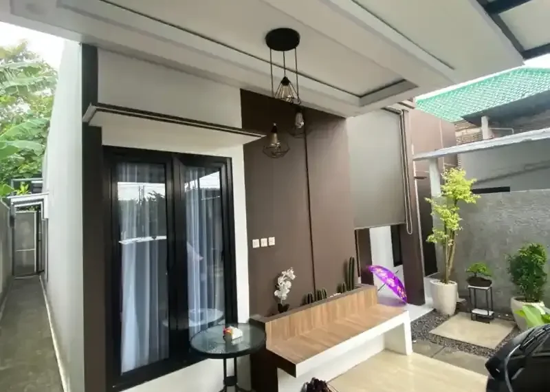 rumah modern hasil renovasi dengan halaman asri 6a8c18aa5848a