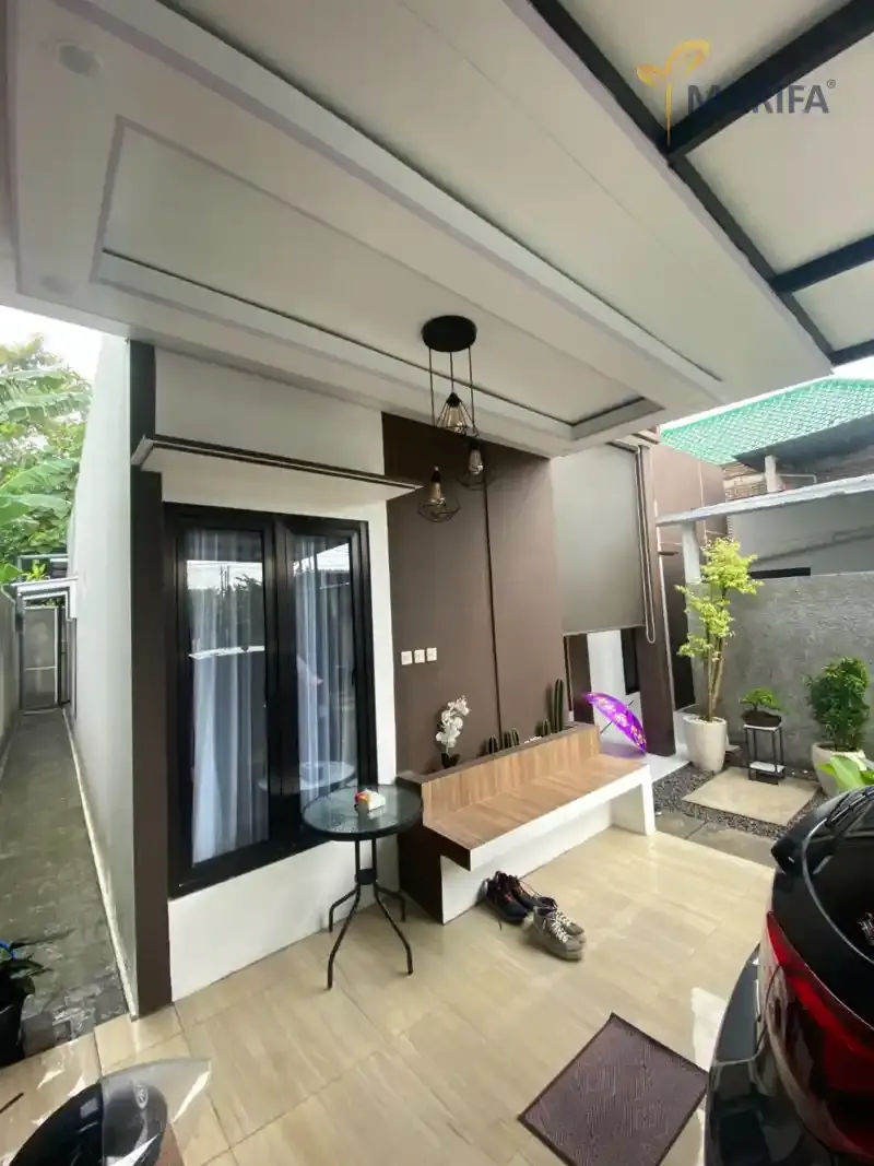 rumah modern hasil renovasi dengan halaman asri