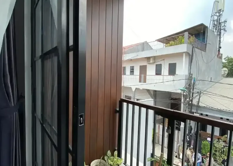 tim kontraktor bangunan profesional sedang meninjau proyek konstruksi rumah 6a8c29acec87e