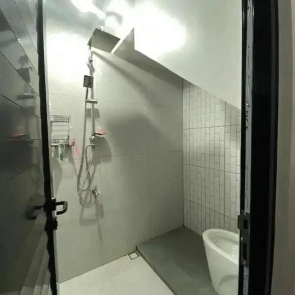 tim tukang profesional sedang mengerjakan renovasi rumah 6a8c1821b5786